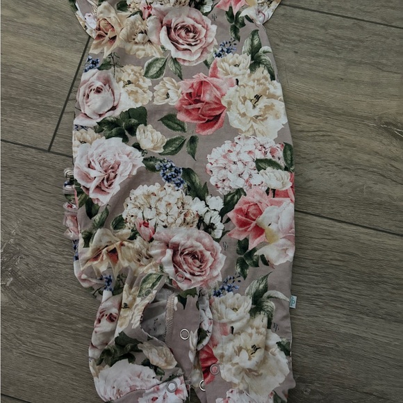 Posh peanut 6-9 romper - Picture 1 of 2